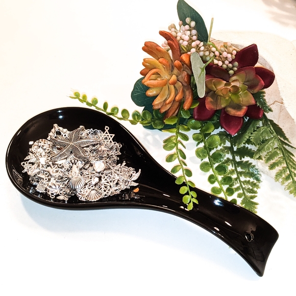 Fleur-De-Lis Porcelain Spoon Rest with Gold Fleur De Lis in Bla - Picture 7 of 8